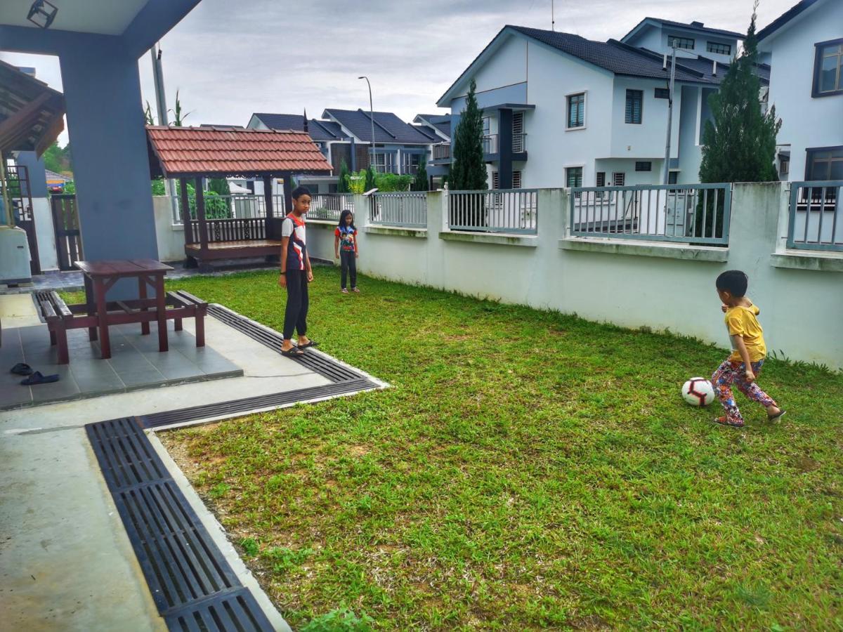 Pesona Suri Homestay Batu Pahat Exterior foto